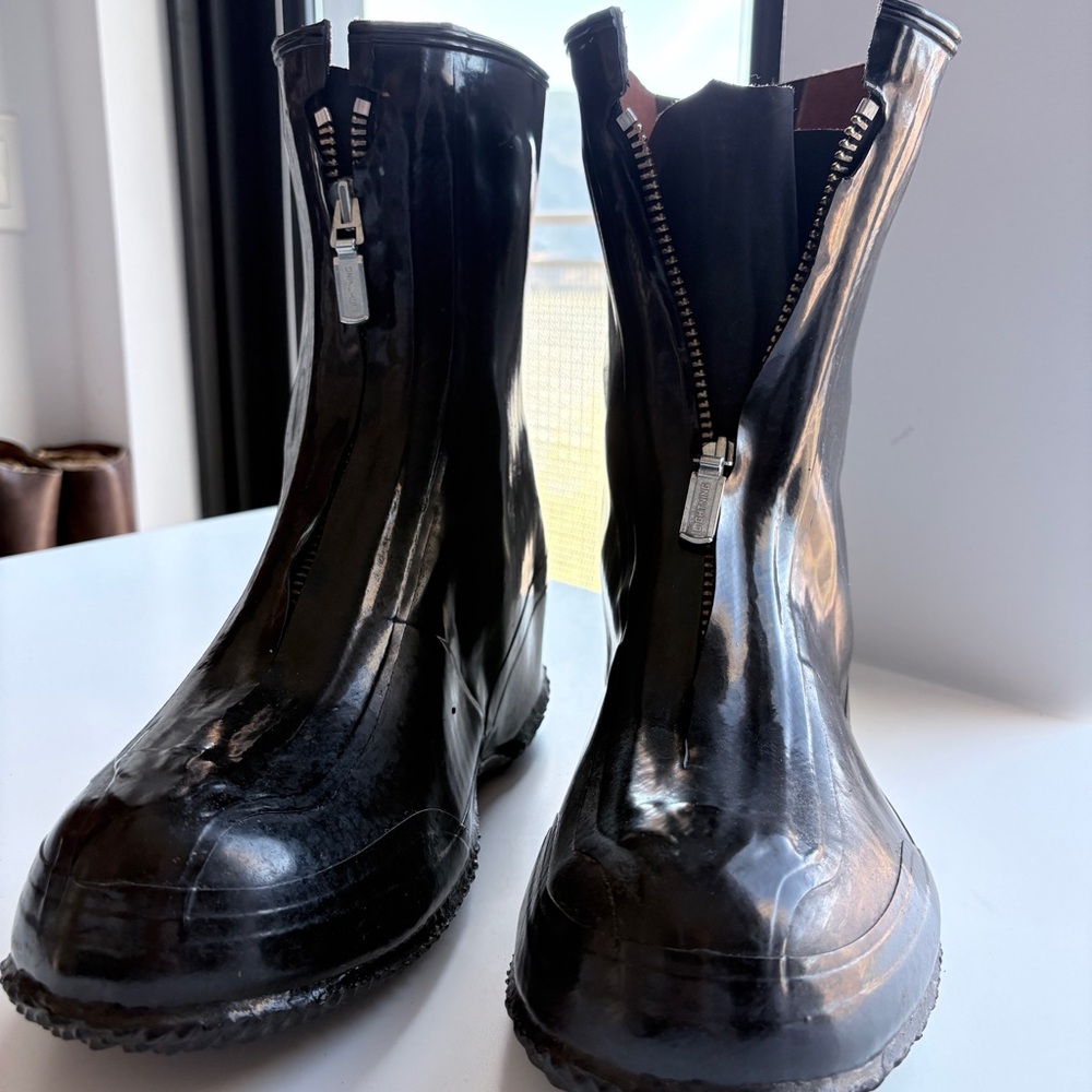 Rubber over boot for wet weather